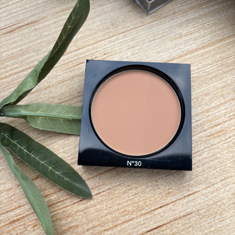 RARE CHANEL Les Beiges Healthy Glow Sheer Powder  N30 Discontinued